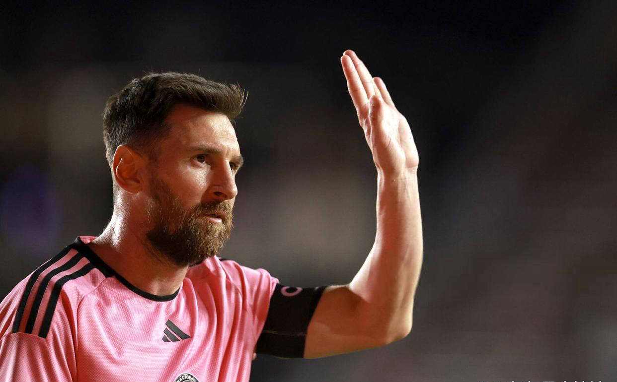 同行：我将永远提名梅西为金球奖得主，直到他退役！