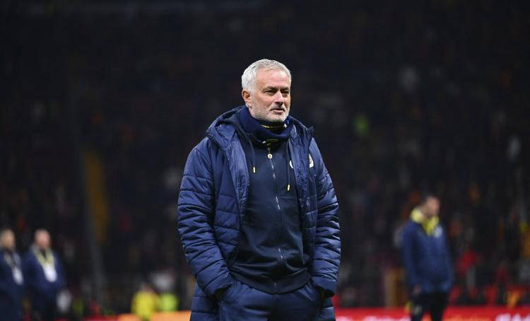 穆里尼奥转投本菲卡？签下两年合同备受关注